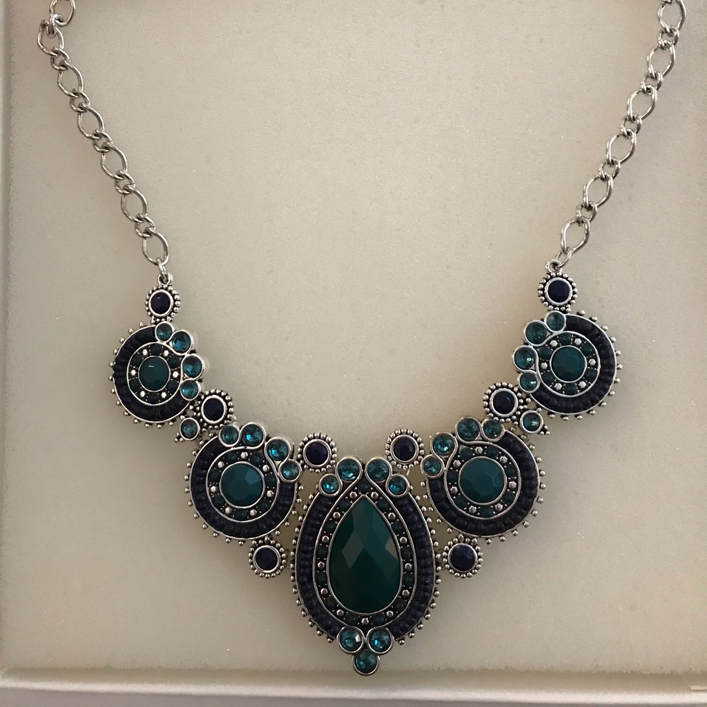 Premier Designs Statement Reversible Necklace 20$